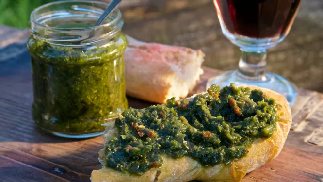 česnek pesto